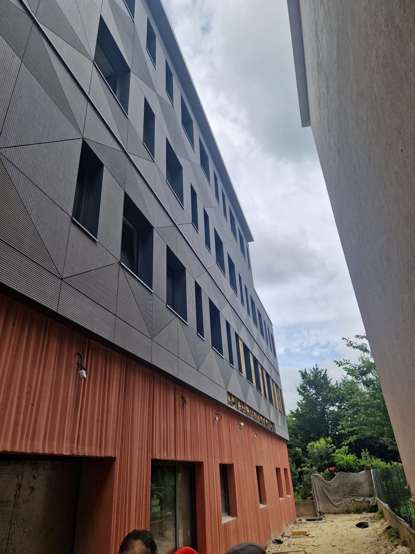 Nogent — bâtiment médical et bureaux, bardage triangulé